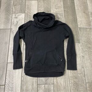 Lululemon turtleneck sweatshirt